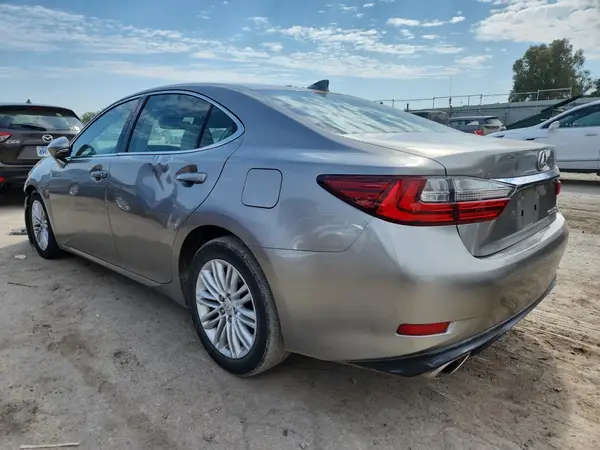 58ABK1GG2HU063668 2017 LEXUS ES - Image 2