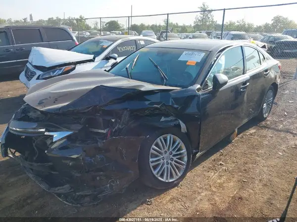 58ABK1GG2HU066523 2017 LEXUS ES - Image 2