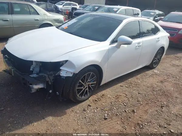 58ABK1GG2HU070359 2017 LEXUS ES - Image 2