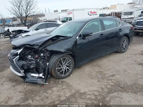 58ABK1GG2HU070524 2017 LEXUS ES - Image 2