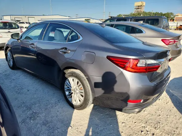 58ABK1GG2HU070703 2017 LEXUS ES - Image 2