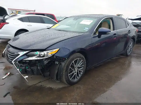 58ABK1GG2HU075867 2017 LEXUS ES - Image 2