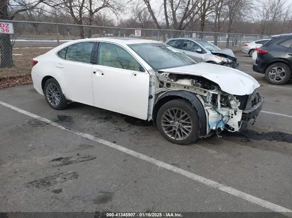 58ABK1GG2JU080623 2018 LEXUS ES - Image 1