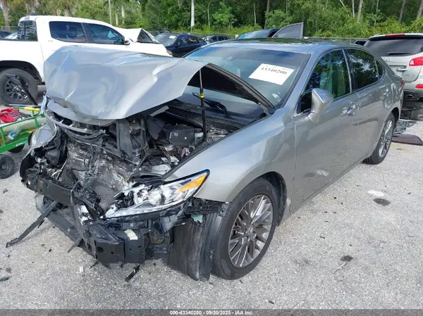58ABK1GG2JU081951 2018 LEXUS ES - Image 2