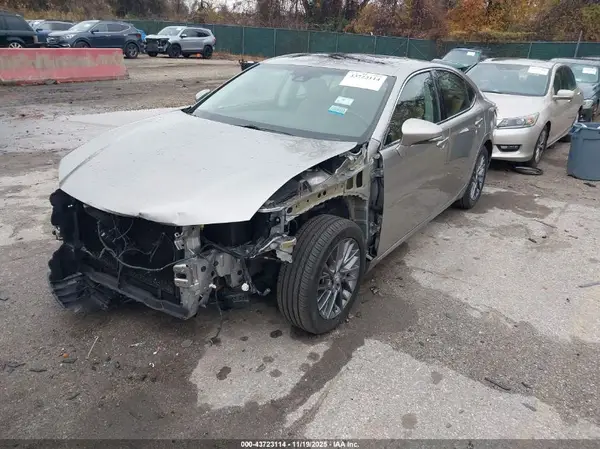 58ABK1GG2JU082971 2018 LEXUS ES - Image 2