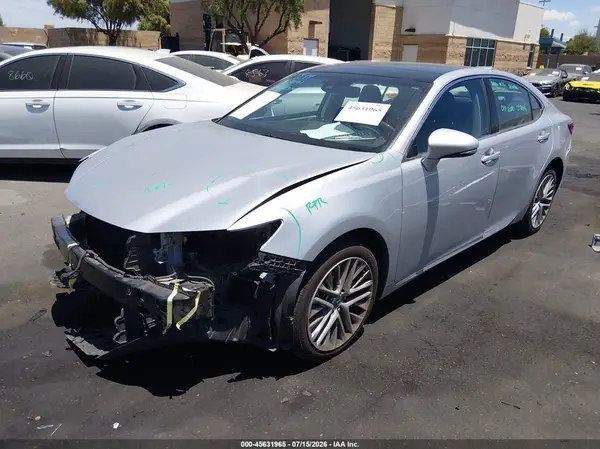 58ABK1GG2JU088074 2018 LEXUS ES - Image 2