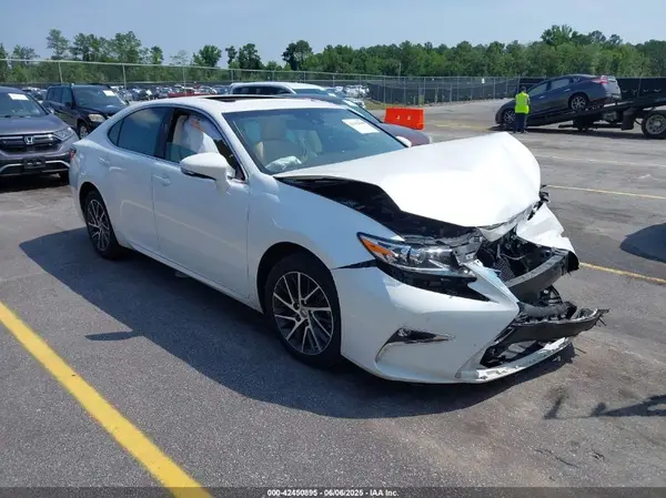 58ABK1GG2JU091783 2018 LEXUS ES - Image 1