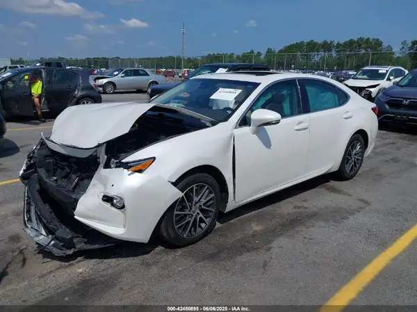 58ABK1GG2JU091783 2018 LEXUS ES - Image 2
