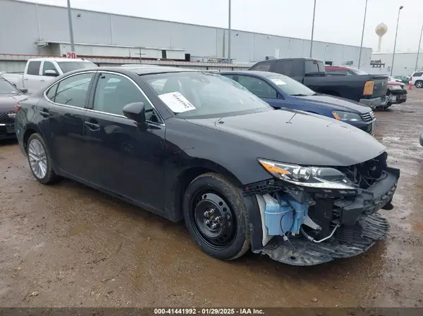 58ABK1GG2JU092643 2018 LEXUS ES - Image 1