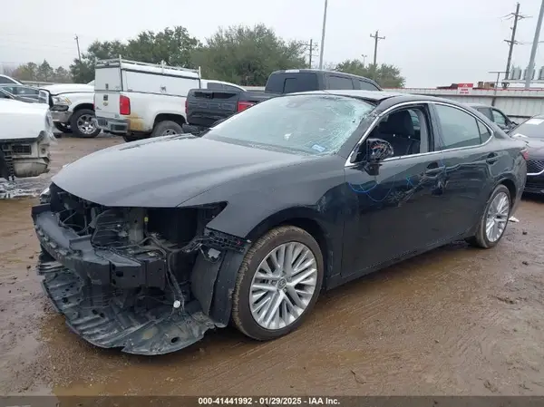 58ABK1GG2JU092643 2018 LEXUS ES - Image 2