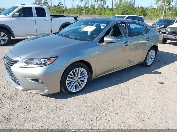 58ABK1GG2JU096904 2018 LEXUS ES - Image 2