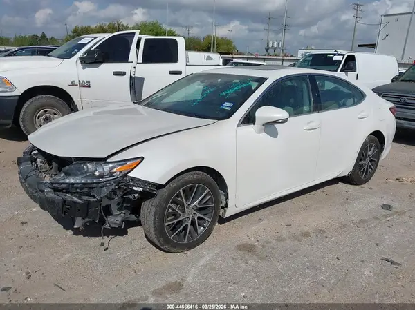 58ABK1GG2JU102782 2018 LEXUS ES - Image 2