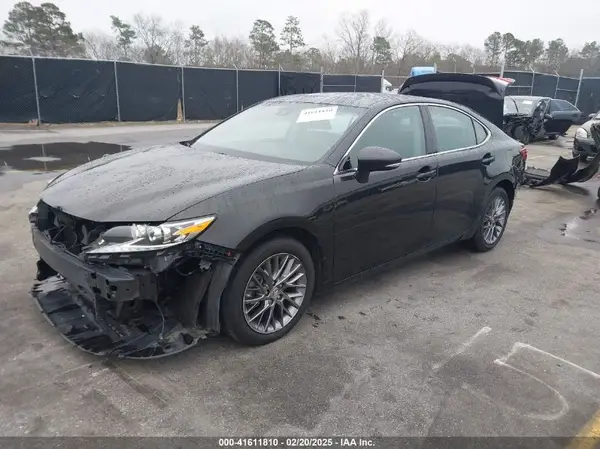 58ABK1GG2JU102801 2018 LEXUS ES - Image 2