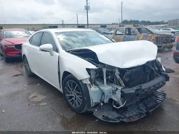 58ABK1GG2JU106461 2018 LEXUS ES - Image 1