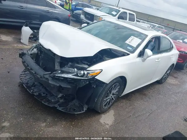 58ABK1GG2JU106461 2018 LEXUS ES - Image 2