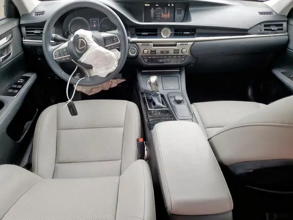 58ABK1GG2JU108341 2018 LEXUS ES - Image 8
