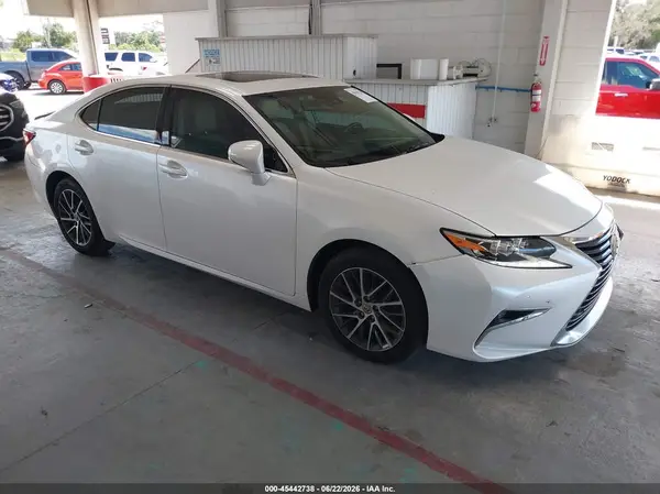 58ABK1GG2JU109327 2018 LEXUS ES - Image 1