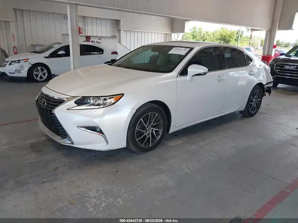 58ABK1GG2JU109327 2018 LEXUS ES - Image 2