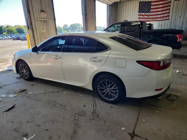 58ABK1GG2JU112387 2018 LEXUS ES - Image 2