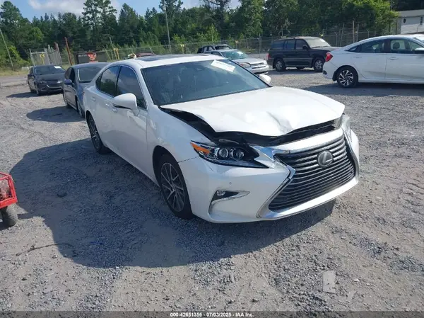 58ABK1GG2JU112857 2018 LEXUS ES - Image 1