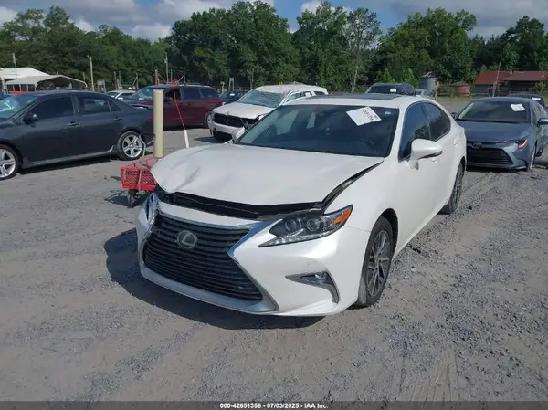 58ABK1GG2JU112857 2018 LEXUS ES - Image 2
