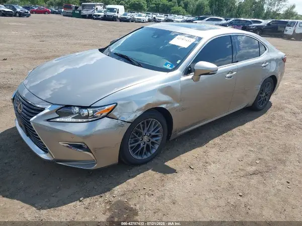 58ABK1GG2JU113362 2018 LEXUS ES - Image 2