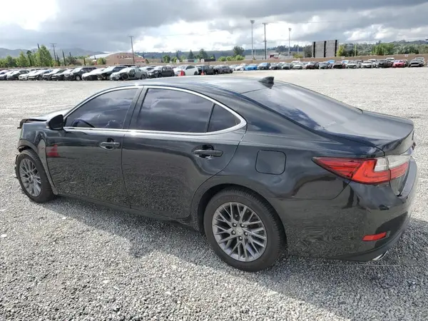 58ABK1GG3JU080212 2018 LEXUS ES - Image 2