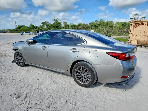 58ABK1GG3JU080405 2018 LEXUS ES - Image 2