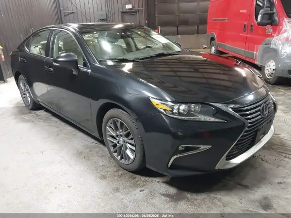 58ABK1GG3JU083398 2018 LEXUS ES - Image 1
