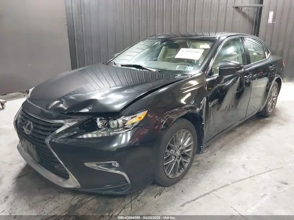 58ABK1GG3JU083398 2018 LEXUS ES - Image 2