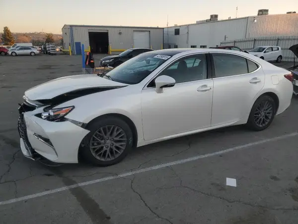 58ABK1GG3JU083921 2018 LEXUS ES - Image 1