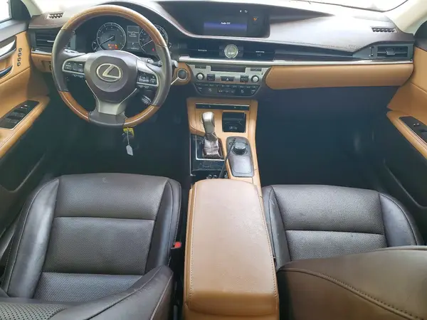 58ABK1GG3JU089010 2018 LEXUS ES - Image 8
