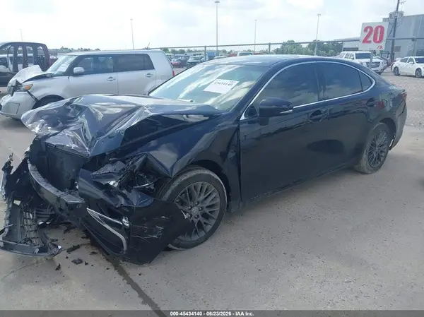 58ABK1GG3JU089041 2018 LEXUS ES - Image 2