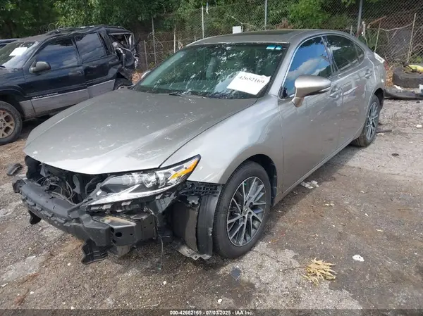 58ABK1GG3JU090514 2018 LEXUS ES - Image 2
