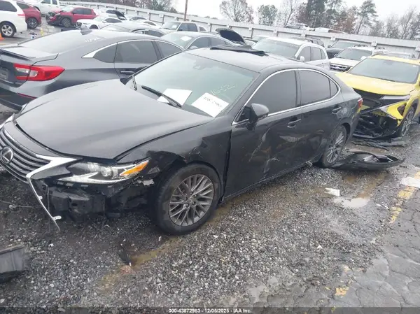 58ABK1GG3JU091632 2018 LEXUS ES - Image 2