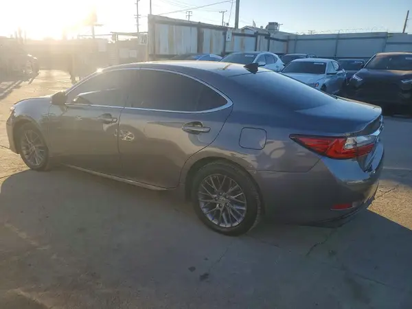 58ABK1GG3JU107389 2018 LEXUS ES - Image 2