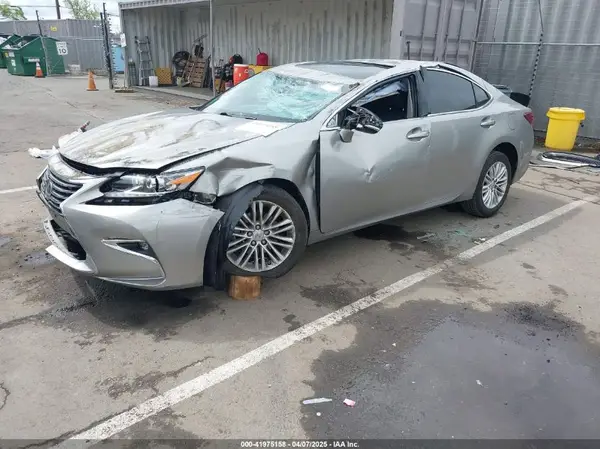 58ABK1GG3JU111359 2018 LEXUS ES - Image 2