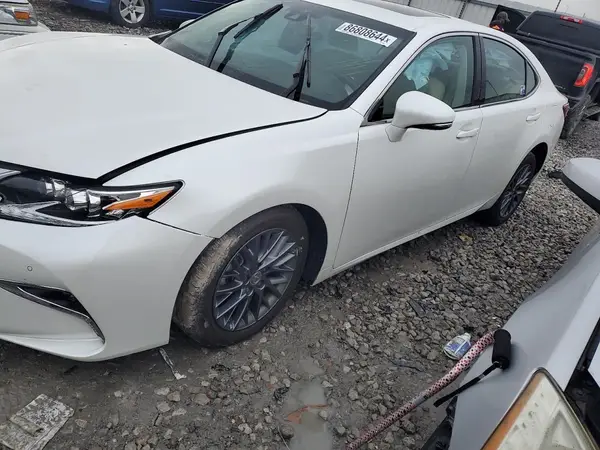 58ABK1GG3JU112656 2018 LEXUS ES - Image 1