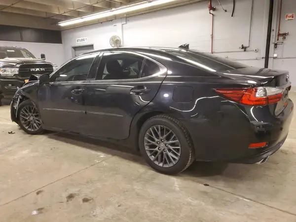 58ABK1GG3JU117811 2018 LEXUS ES - Image 2