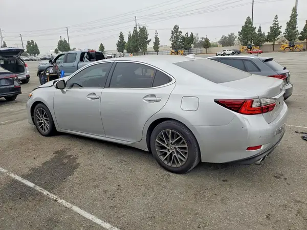 58ABK1GG4GU008041 2016 LEXUS ES - Image 2