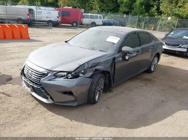 58ABK1GG4GU015510 2016 LEXUS ES - Image 2