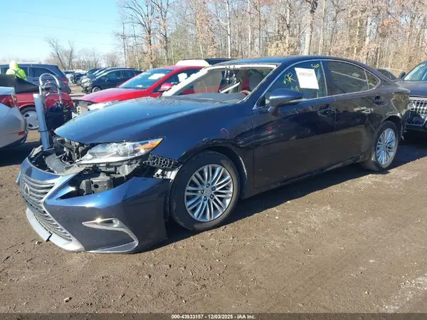 58ABK1GG4GU018892 2016 LEXUS ES - Image 2