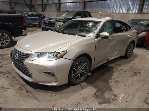 58ABK1GG4GU020061 2016 LEXUS ES - Image 2