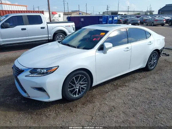 58ABK1GG4GU022599 2016 LEXUS ES - Image 2