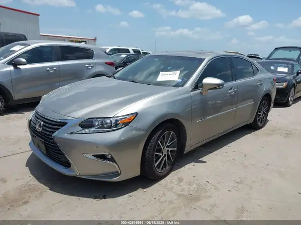 58ABK1GG4GU028757 2016 LEXUS ES - Image 2