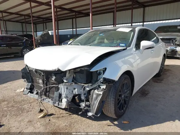 58ABK1GG4HU038433 2017 LEXUS ES - Image 2