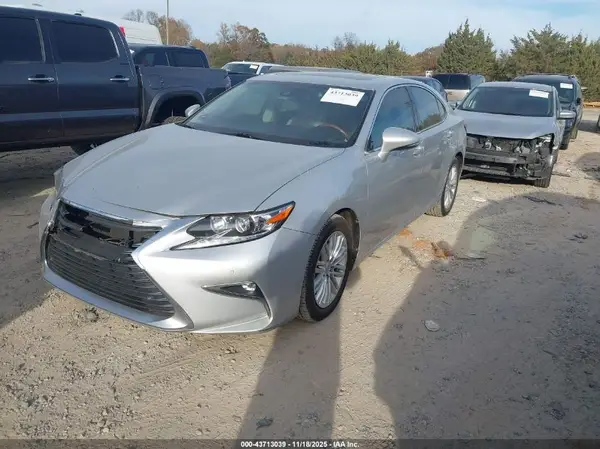 58ABK1GG4HU043289 2017 LEXUS ES - Image 2