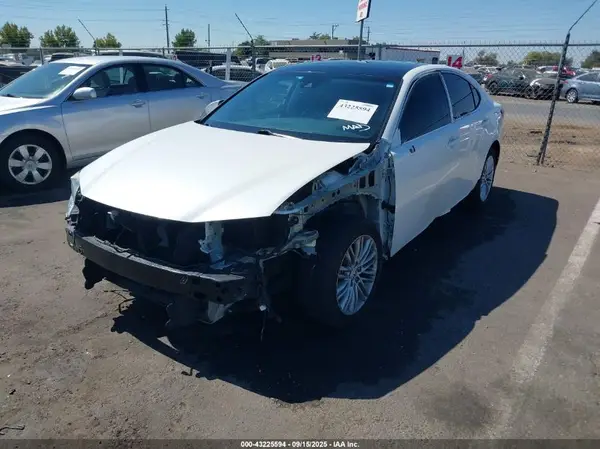 58ABK1GG4HU043681 2017 LEXUS ES - Image 2