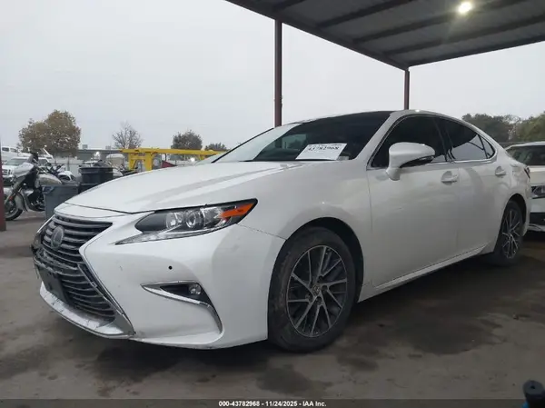 58ABK1GG4HU062876 2017 LEXUS ES - Image 2
