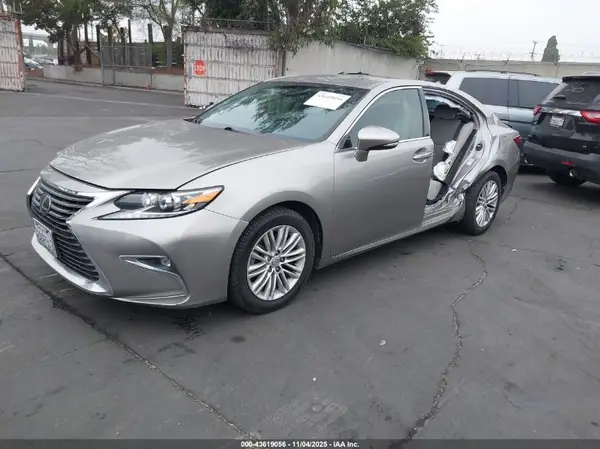 58ABK1GG4HU071058 2017 LEXUS ES - Image 2